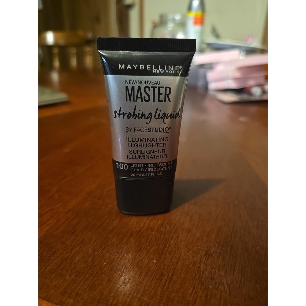 Maybelline Master Strobing Liquid Iluminating Highlighter, #100 LIGHT IRIDESCENT